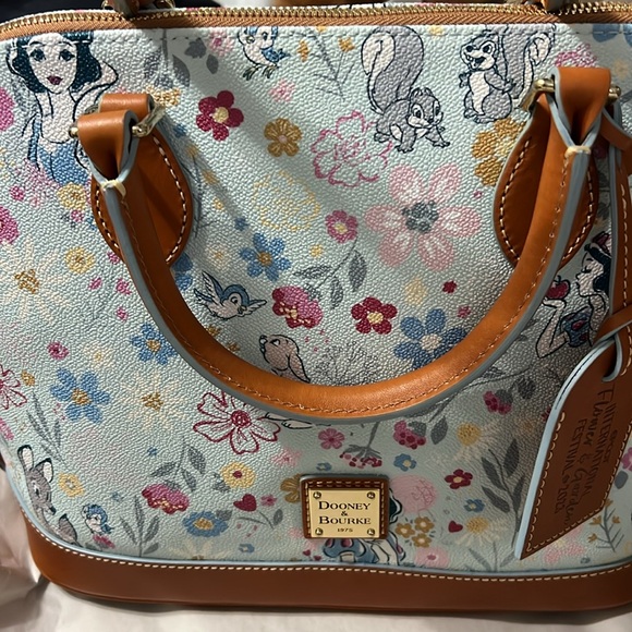 🎉HP🎉 Disney Dooney And Bourke Snow White Flower And Garden 2023 Satchel Bag - Picture 11 of 14